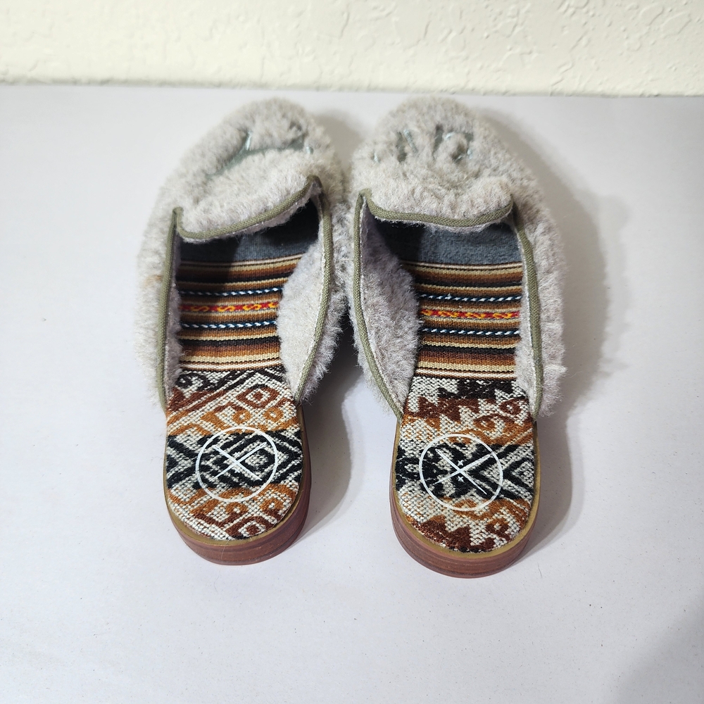 inkkas Gray Fuzzy Mule Slippers with Embroidered Donkey - Picture 5 of 10